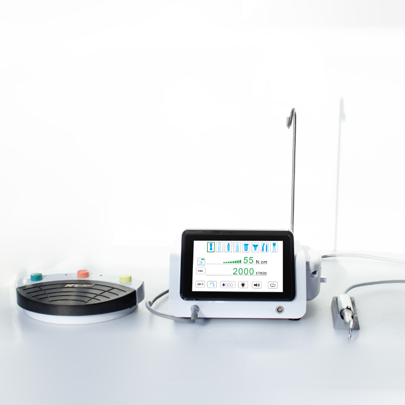 Pneumatisch höhenverstellbarer medizinischer Wagen